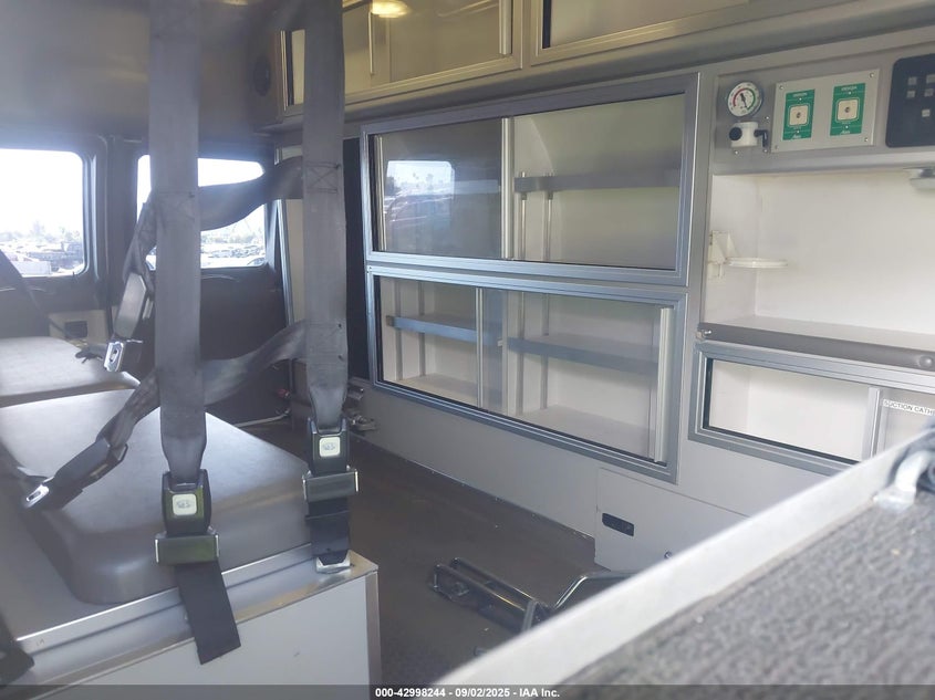 2010 Ford E-350 Super Duty Commercial VIN: 1FDSS3EP2ADA31198 Lot: 42998244