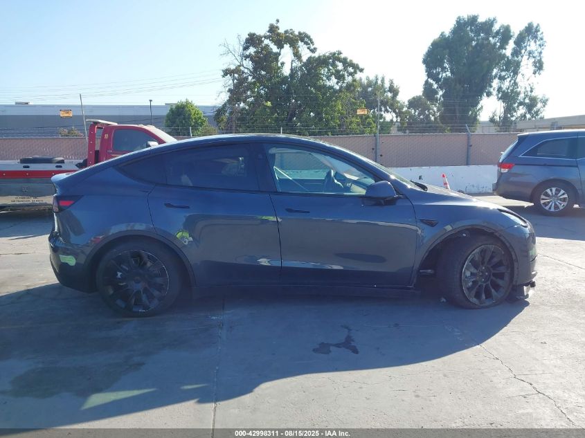 2023 Tesla Model Y VIN: 7SAYGDEE3PF831212 Lot: 42998311