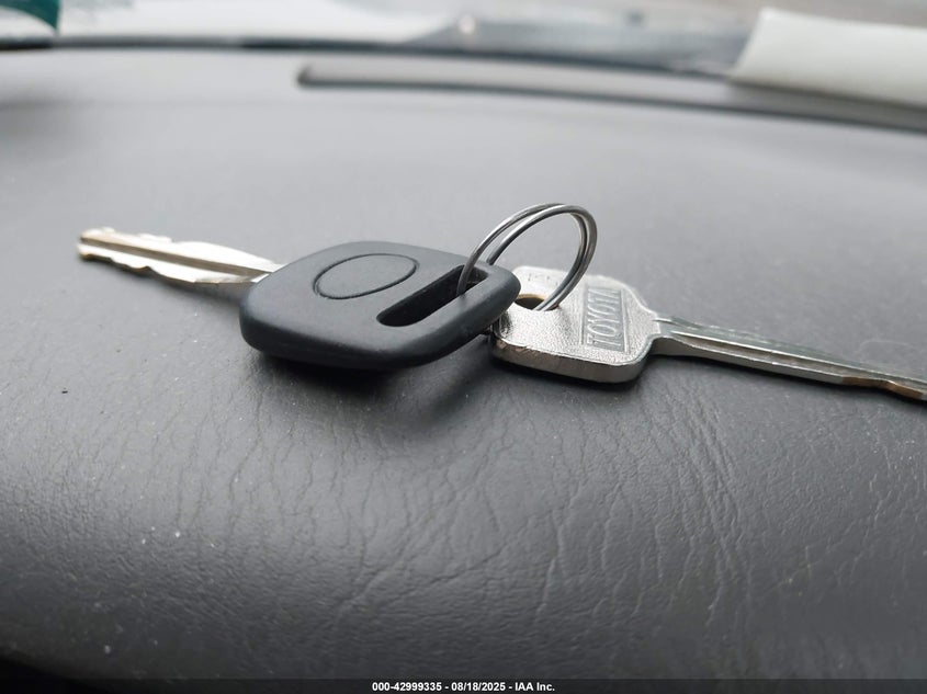 1998 Toyota Camry VIN: JT2BV22K9W0247601 Lot: 42999335