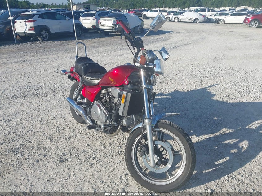 JH2RC2105GM205624 HONDA VF700 Photo 1