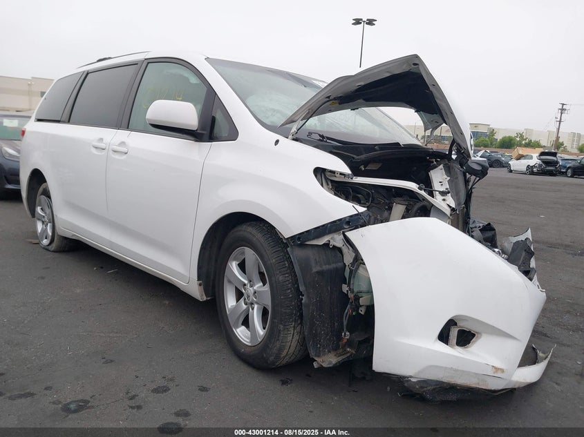 2011 Toyota Sienna Le V6 white van gasoline 5TDKK3DC4BS145664 photo #1