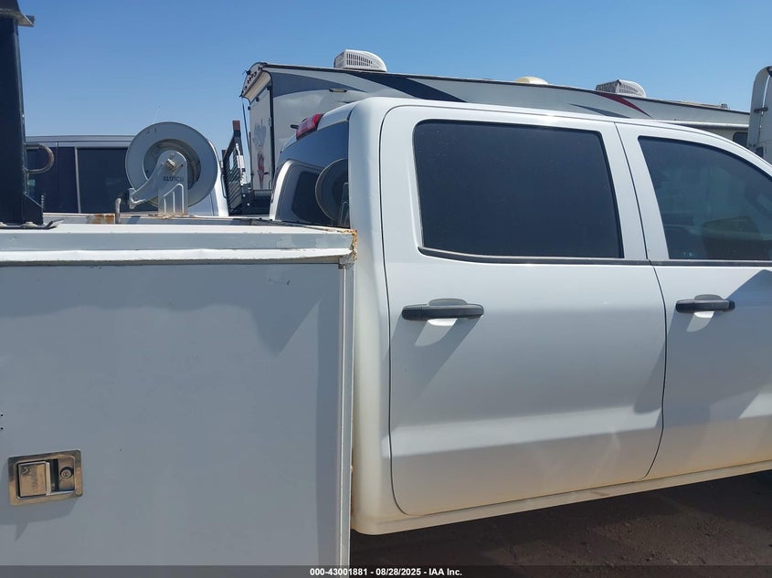 2018 Chevrolet Silverado 3500Hd Chassis Wt VIN: 1GB4KYCG2JF284625 Lot: 43001881