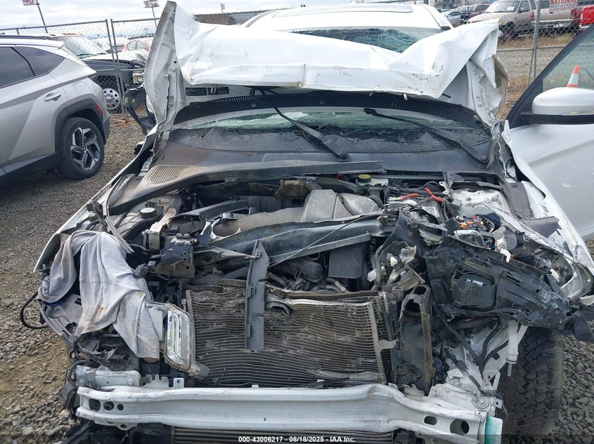 2015 VOLVO XC60 T6 R-DESIGN PLATINUM YV4902RH2F2621102