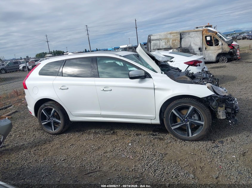 2015 VOLVO XC60 T6 R-DESIGN PLATINUM YV4902RH2F2621102
