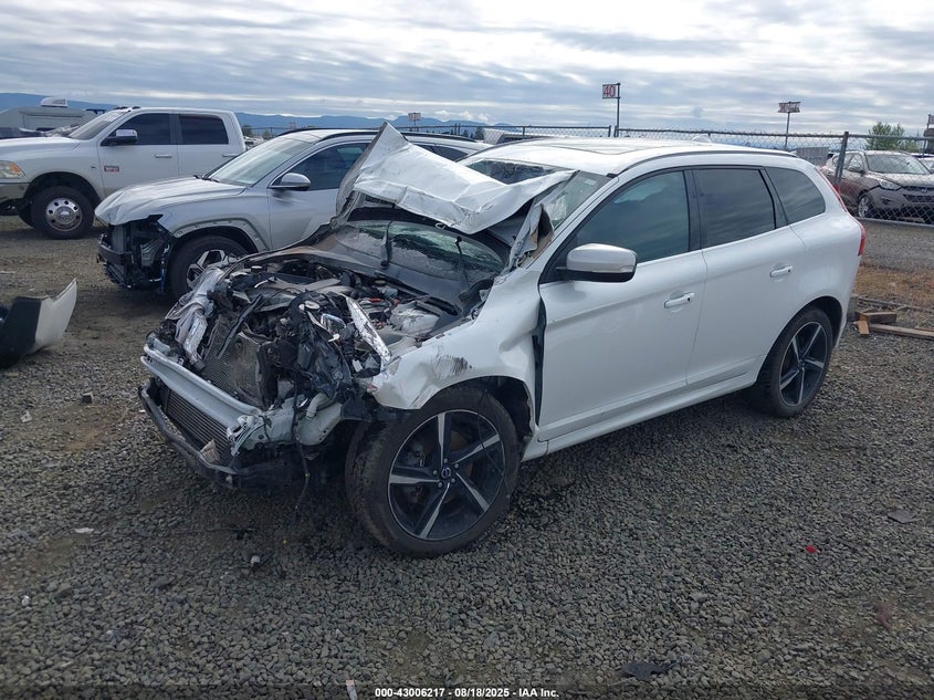 2015 VOLVO XC60 T6 R-DESIGN PLATINUM YV4902RH2F2621102