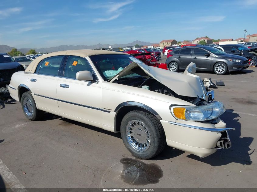 2002 Lincoln Town Car