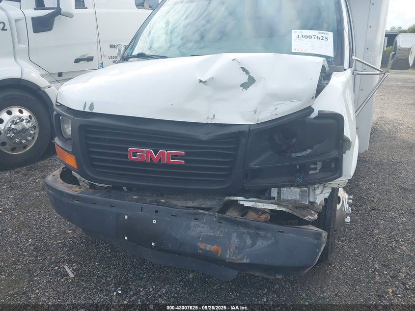 2003 GMC Savana Cutaway Standard W/C7L/C7N VIN: 1GDJG31U331129654 Lot: 43007625