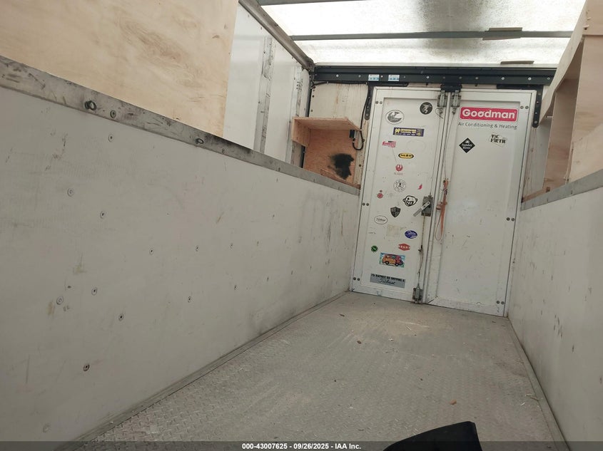 2003 GMC Savana Cutaway Standard W/C7L/C7N VIN: 1GDJG31U331129654 Lot: 43007625