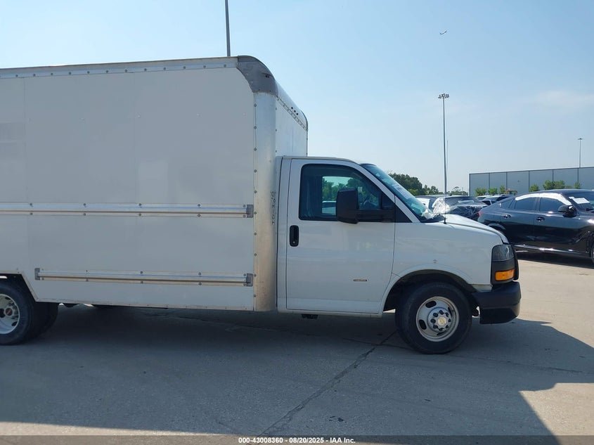 2020 GMC Savana Cutaway Work Van VIN: 7GZ37TCG1LN003437 Lot: 43008360