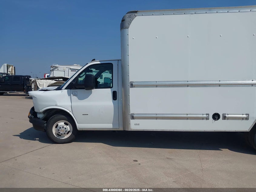 2020 GMC Savana Cutaway Work Van VIN: 7GZ37TCG1LN003437 Lot: 43008360