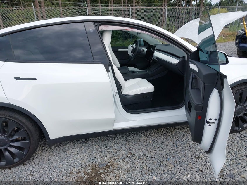 2022 Tesla Model y PERFORMANCE DUAL MOTOR ALL-WHEEL DRIVE White Lot 111043010407 Vin 7SAYGDEF3NF565275