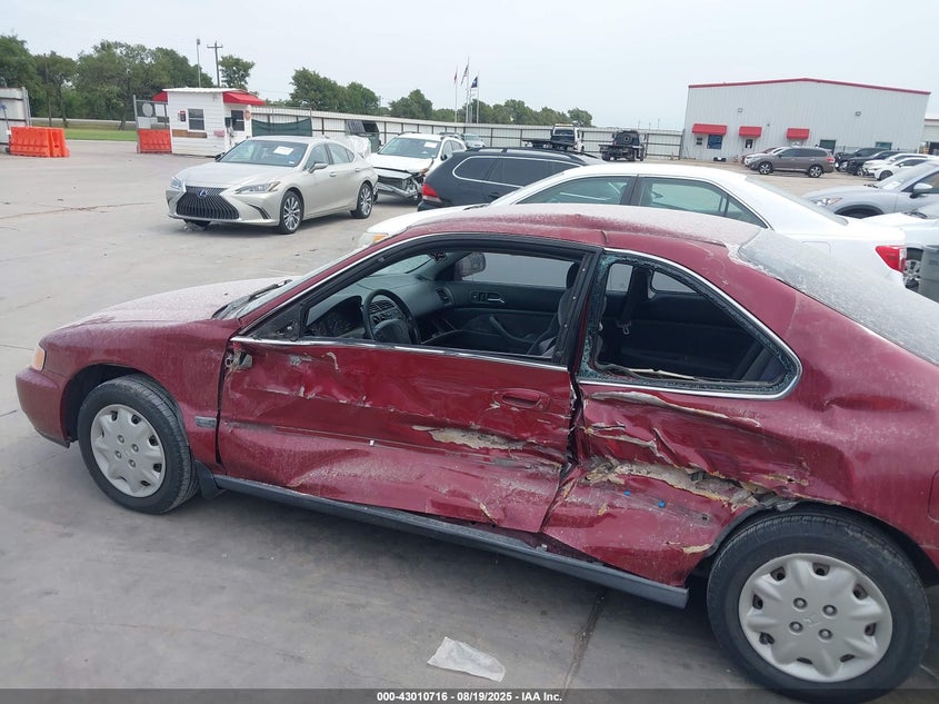 1996 Honda Accord Lx VIN: 1HGCD7133TA015062 Lot: 43010716