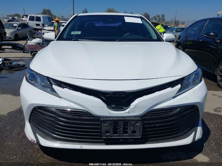 2018 Toyota Camry Le VIN: 4T1B11HK5JU643256 Lot: 43011143