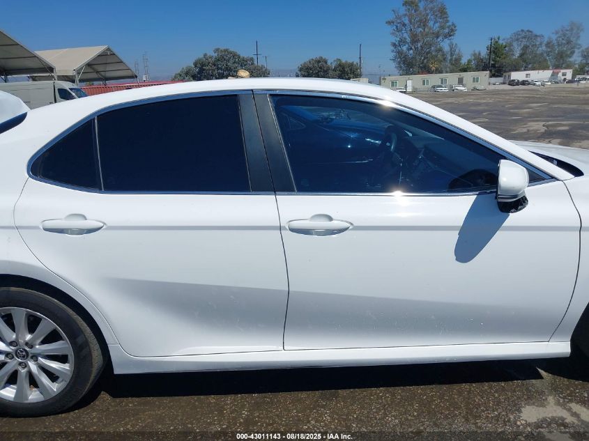 2018 Toyota Camry Le VIN: 4T1B11HK5JU643256 Lot: 43011143