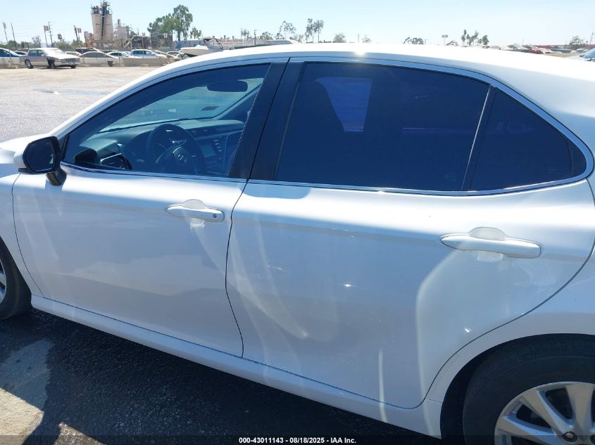 2018 Toyota Camry Le VIN: 4T1B11HK5JU643256 Lot: 43011143