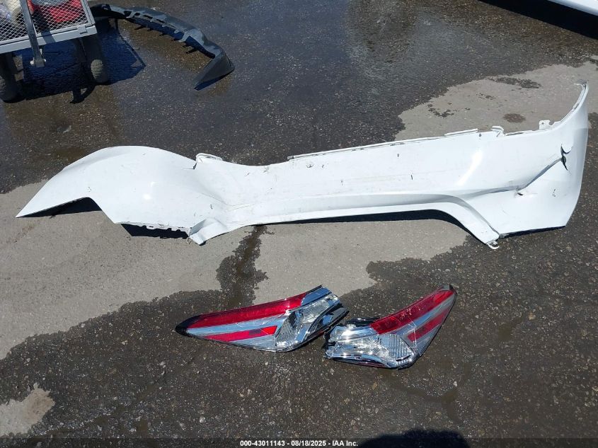 2018 Toyota Camry Le VIN: 4T1B11HK5JU643256 Lot: 43011143