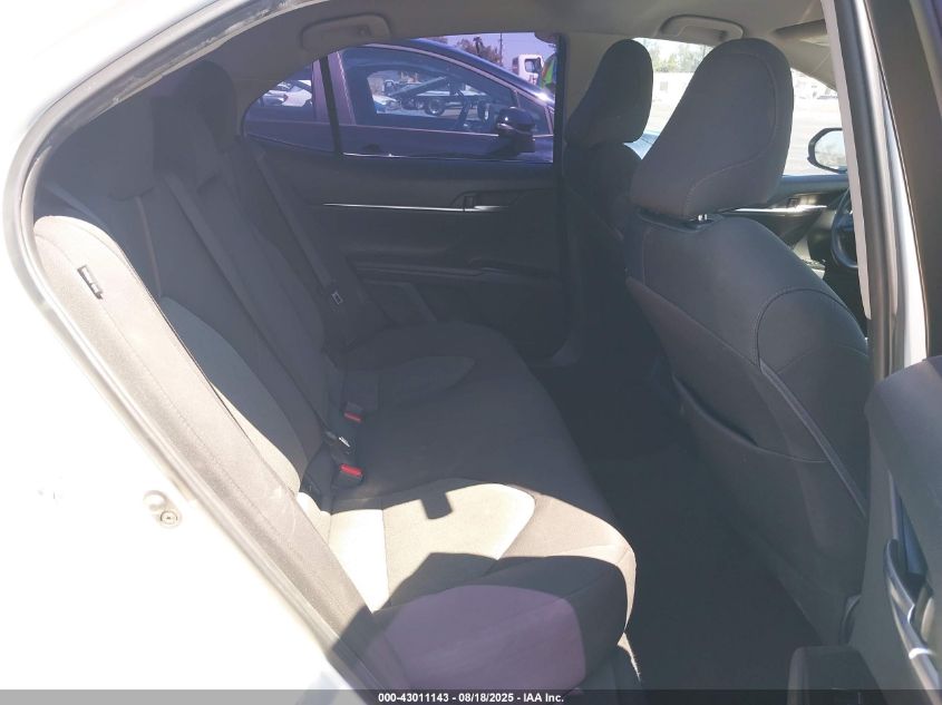 2018 Toyota Camry Le VIN: 4T1B11HK5JU643256 Lot: 43011143