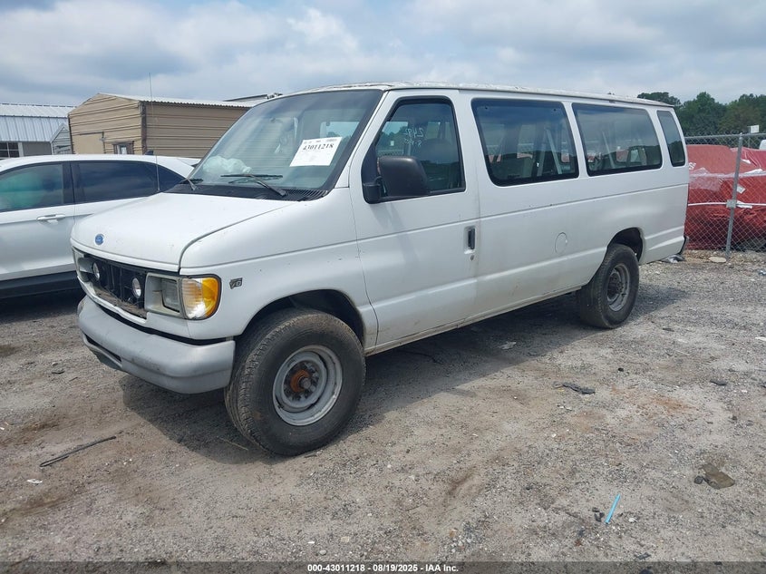 1997 Ford Club Wagon Xl/Xlt white van gasoline 1FBJS31L2VHA99409 photo #3