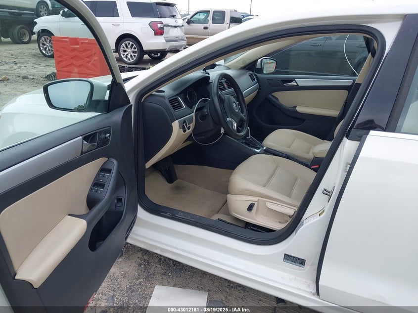 2013 VOLKSWAGEN JETTA 2.5L SE - 3VWDX7AJ2DM297656