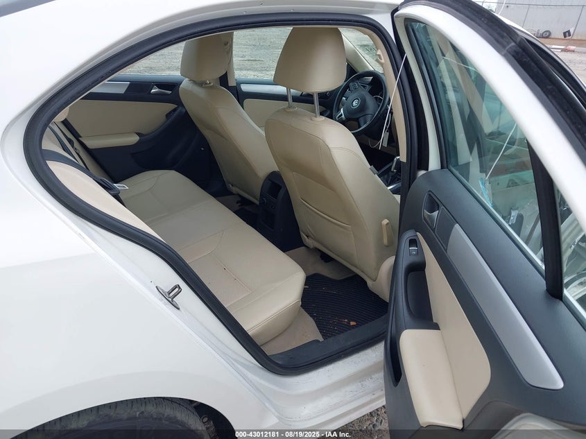 2013 VOLKSWAGEN JETTA 2.5L SE - 3VWDX7AJ2DM297656