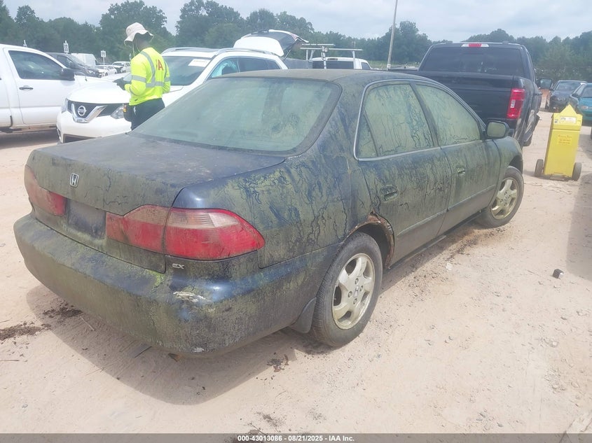 1HGCG6677XA105608 1999 HONDA ACCORD photo no. 4