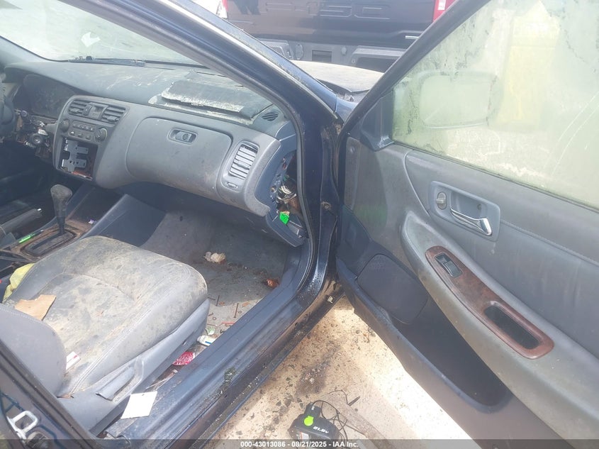 1HGCG6677XA105608 1999 HONDA ACCORD photo no. 5