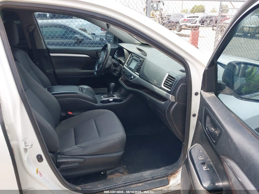 2017 TOYOTA HIGHLANDER LE - 5TDZARFH3HS032360