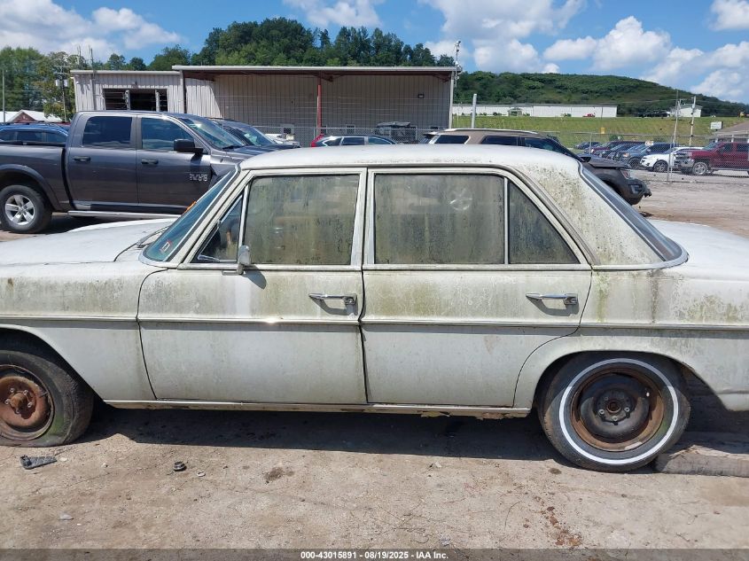 1968 Mercedes-Benz 220 VIN: 11511010013070 Lot: 43015891