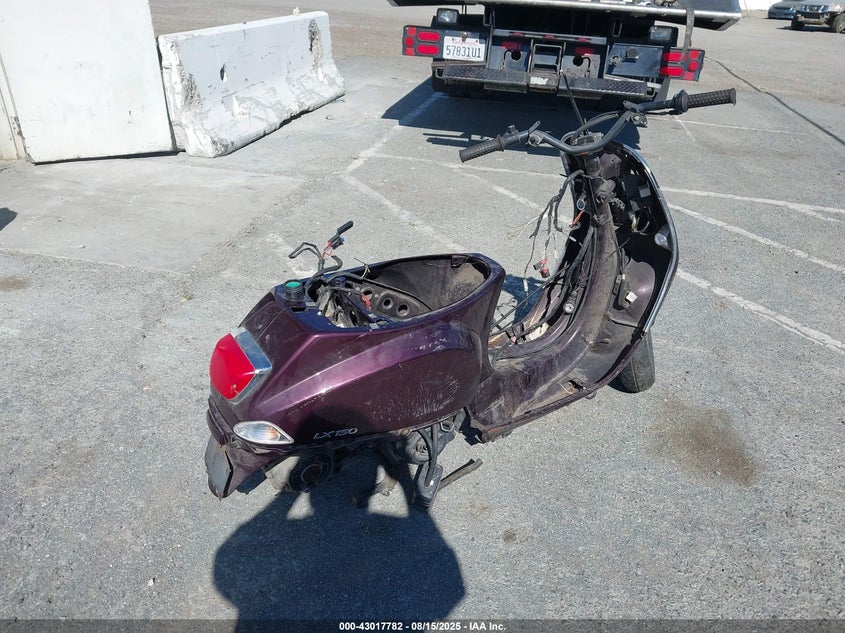 ZAPM448FX75009435 2007 VESPA LX photo no. 4