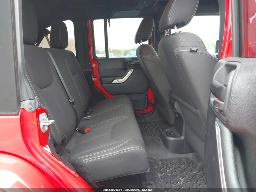 1C4HJWEG3HL547718 2017 Jeep Wrangler / 3.6 Unlimited Sahara 4x4 Red