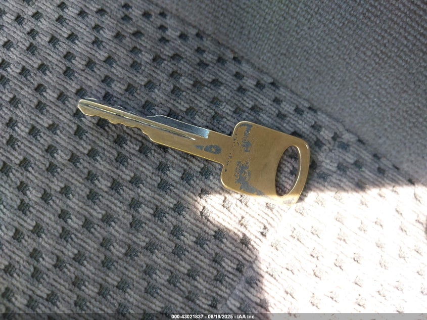 2001 Ford F-250 Lariat/Xl/Xlt VIN: 1FTNX21F51EC38043 Lot: 43021837