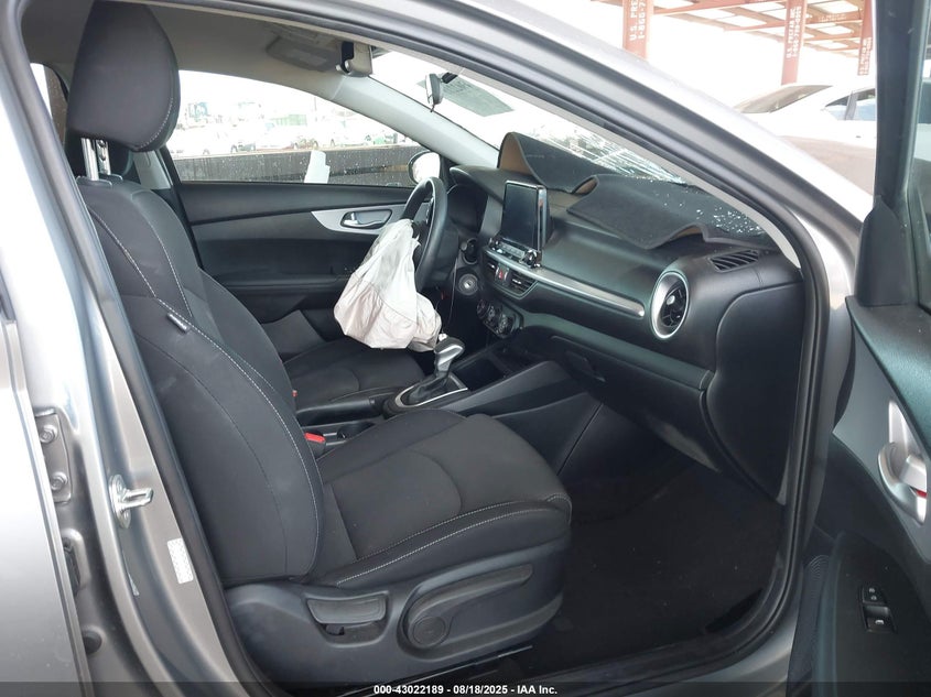 VIN 3KPF24AD6RE734580 2024 KIA FORTE LXS