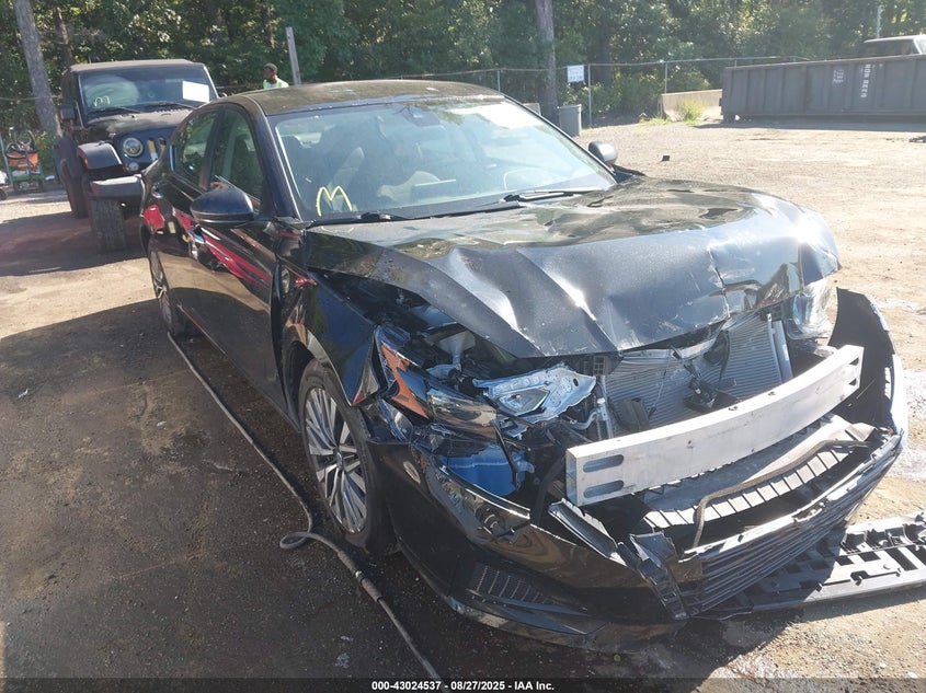 NISSAN ALTIMA SV FWD