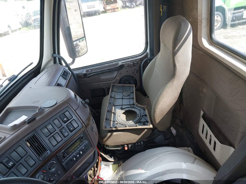 2016 Volvo Vn Vnl VIN: 4V4NC9EH6GN937212 Lot: 43025932