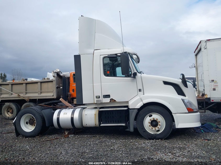 4V4N19EG0DN132993 2013 VOLVO  photo no. 13