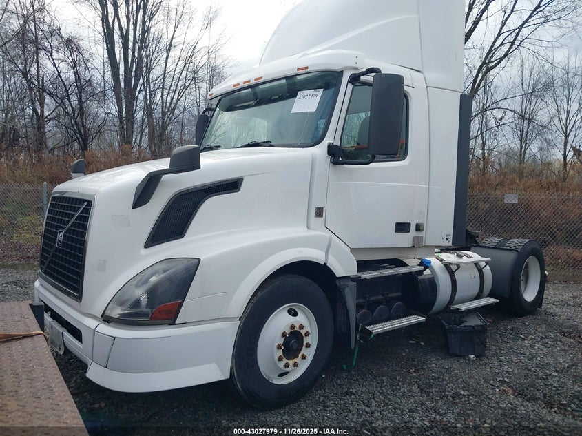 4V4N19EG0DN132993 2013 VOLVO  photo no. 2