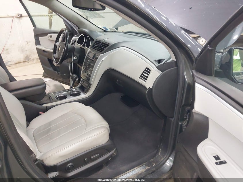 1GNKVLED7BJ338247 2011 CHEVROLET TRAVERSE photo no. 5