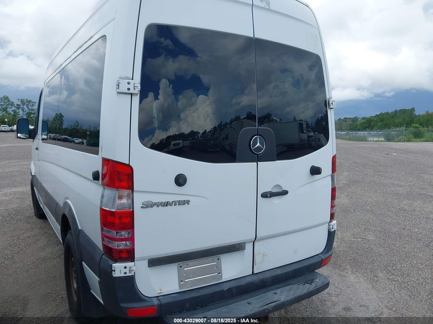 2007 Freightliner Sprinter 2500 white van diesel WDRPE745375184295 photo #4