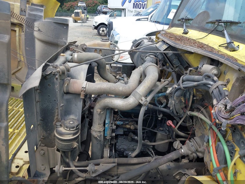 1998 International 4000 4700 VIN: 1HTSCAAL8WH533225 Lot: 43029459