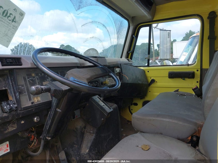 1998 International 4000 4700 VIN: 1HTSCAAL8WH533225 Lot: 43029459