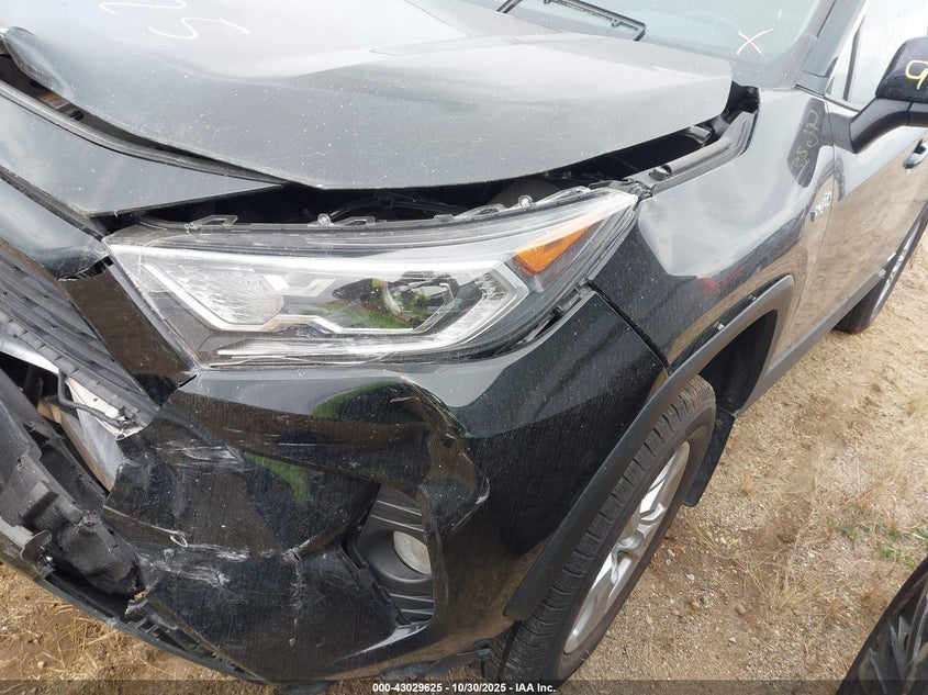 2021 TOYOTA RAV4 HYBRID XLE - JTMRWRFV5MD127435