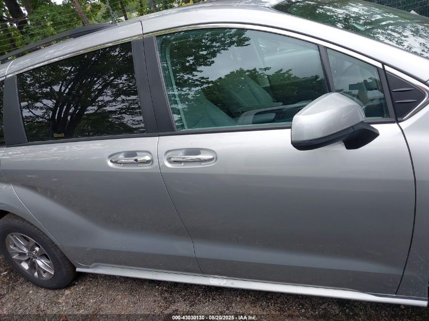 2024 Toyota Sienna - 5TDYRKEC7RS205106