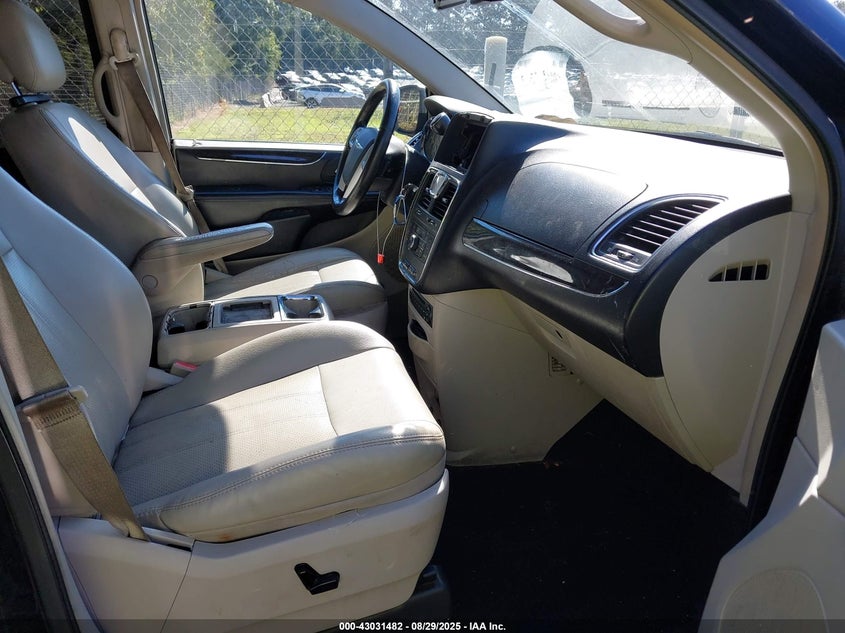 2A4RR8DG8BR716635 2011 CHRYSLER TOWN & COUNTRY photo no. 5