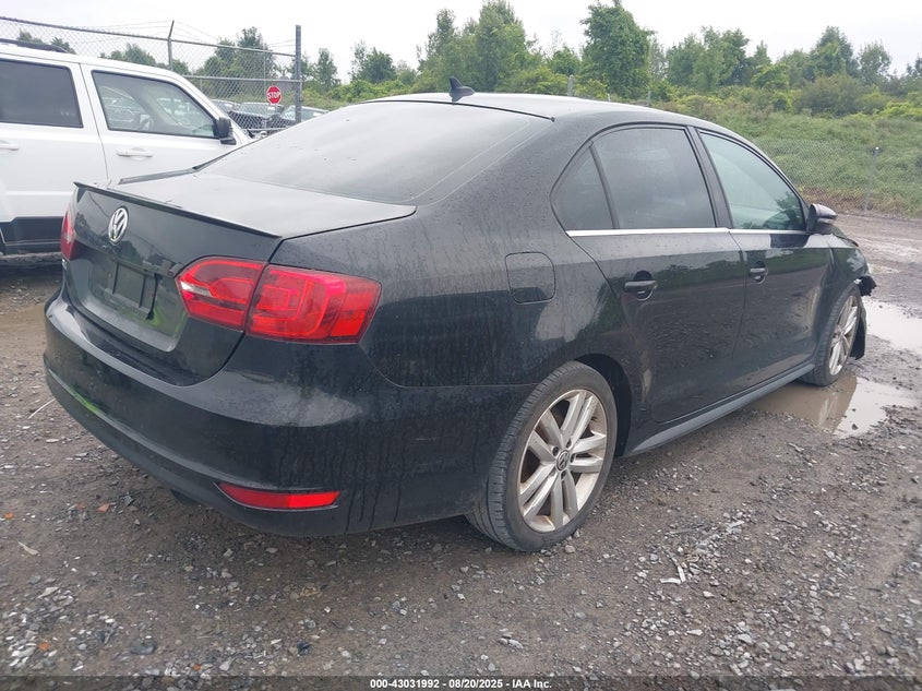2013 VOLKSWAGEN JETTA GLI - 3VW4A7AJ1DM222870