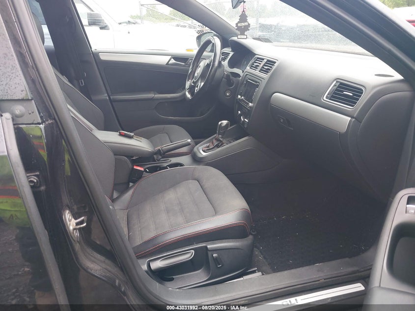 2013 VOLKSWAGEN JETTA GLI - 3VW4A7AJ1DM222870