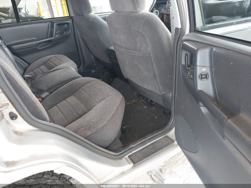 1998 Jeep Grand Cherokee Laredo VIN: 1J4GZ48Y4WC268427 Lot: 43032821