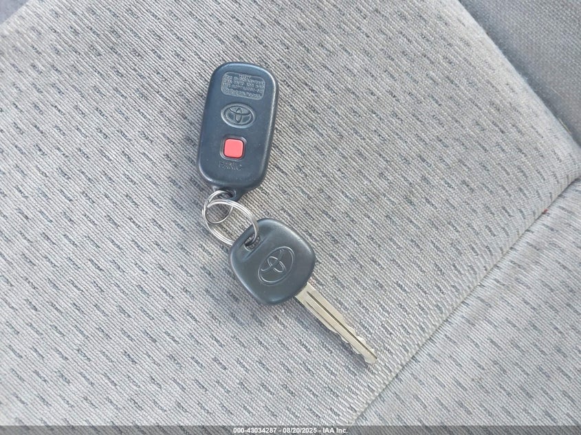 2002 Toyota Camry Le VIN: 4T1BE32K42U612588 Lot: 43034287