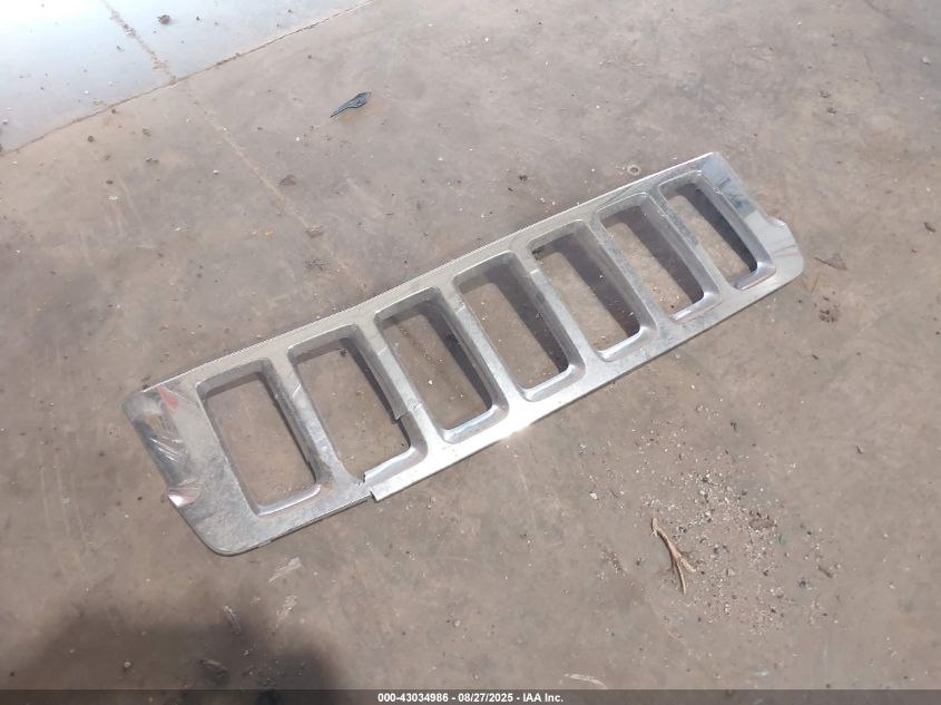 2011 Jeep Grand Cherokee Limited VIN: 1J4RR5GG6BC633451 Lot: 43034986