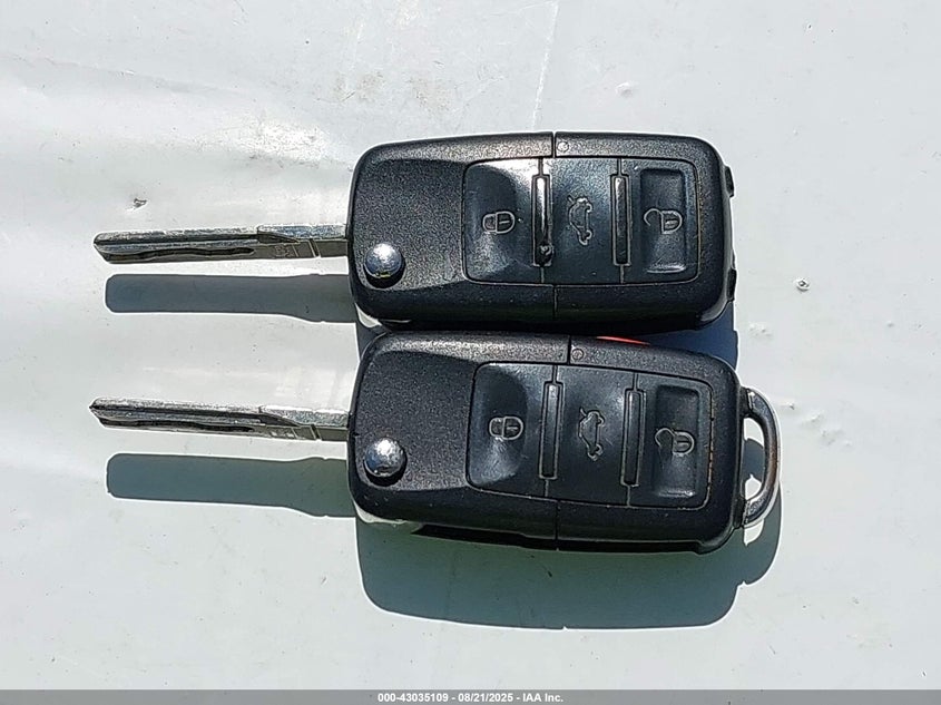 2002 Volkswagen New Beetle Gl VIN: 3VWBK21C62M428272 Lot: 43035109