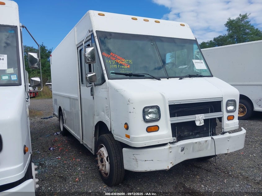 4UZA4FF44XCA49828 1999 Freightliner Chassis M Line Walk-In Van auction photo 1